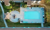 Days Inn by Wyndham Eglin AFB - Swimmingpools