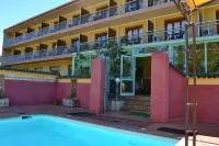 Hotel Cyrnea - ที่มีสระว่ายน้ำ