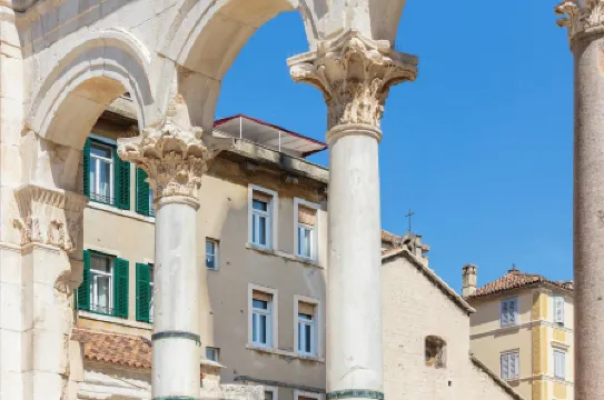 Plr Luxury Rooms Отели рядом с достопримечательностью «Набережная Рива»