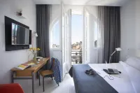 Collège Hôtel Hotels near Place Louis Pradel