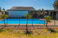Whanganui Seaside Holiday Park - С бассейном