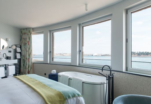 카스텔브락 썸네일