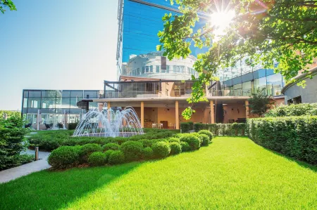 The Biltmore Tbilisi Hotel Отели рядом с достопримечательностью «Тбилисский зоопарк»