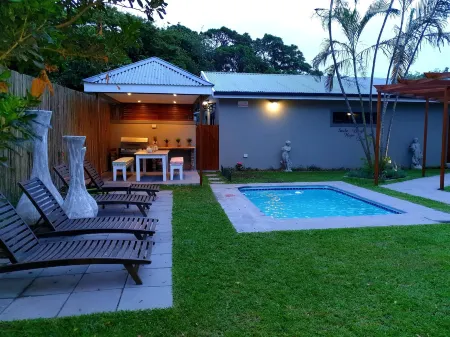 Hillside Guesthouse Umhlanga Отели в г. Умхланга
