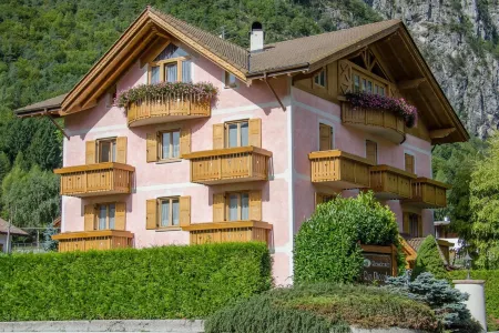 Residence Rio Piccolo Отели рядом с достопримечательностью «Lake Molveno»