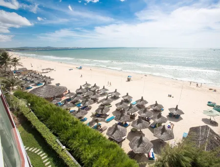 Palmira Beach Resort & Spa Отели рядом с достопримечательностью «University of Phan Thiet»