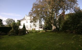 Fines Bayliwick Hotel