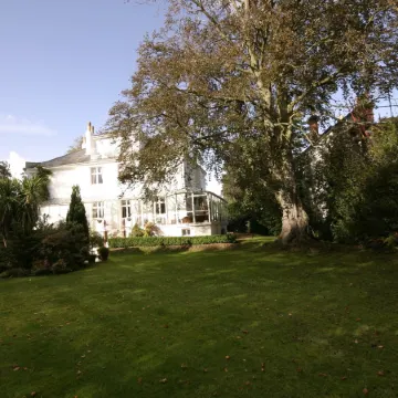 Fines Bayliwick Hotel