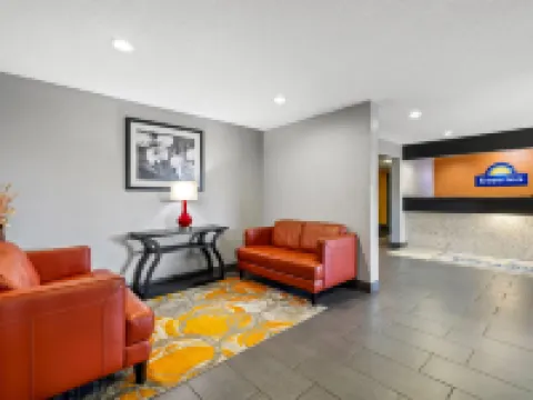 เดย์สอินน์ บายวินด์แฮม แบล็ค ริเวอร์ฟอลส์ ไอ-94 ออน เอทีวี เทรล โรงแรมในJackson County