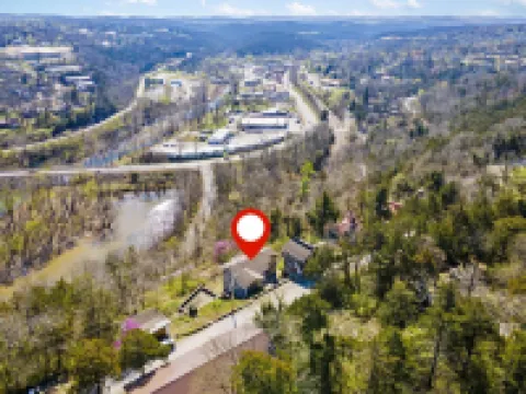"AMAZING RETREAT" Minutes to Downtown Hollister, Branson and Thunder Ridge