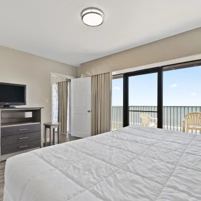 Ocean Crest Inn and Suites Hotels near Myrtlewood Golf Course
