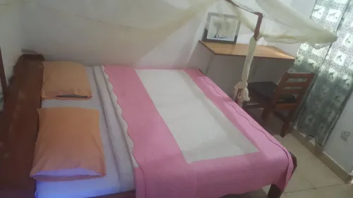 Golden Monkey Guest House - parking