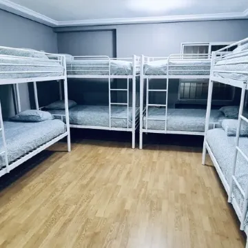 Hostel 165