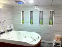 Hotel Holiday Resort - Hot Tub