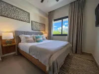 Incredibly Beautiful Condo Just Steps to the Beach Hotels in 