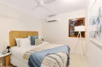 Melaleuca Hideaway - Beach Pool Free Parking Hotels in Carrara