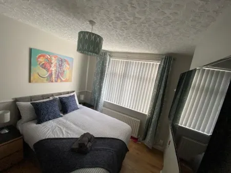 Connswater Town House Belfast Отели рядом с достопримечательностью «Кафедральный собор Сейнт Питер»