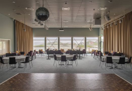 솜마뢰위 아틱 호텔의 바닷가 전경