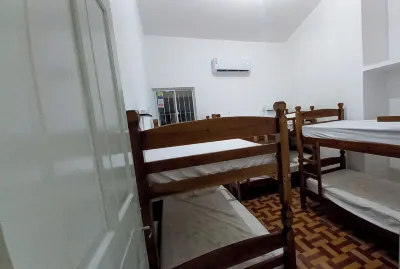 Yolo Hostel Hotel a 