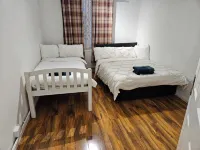 Mitcham Junction - 2 Bed Apartment - Sleeps 6 Hotels near Acacia Adventure Playground