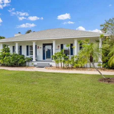 Beach Cottage 3 Bed 2 Bath Heated Pool Free Golf Cart Bring Your Boat RV Private 1AC lot