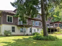 Camp Roosevelt 5 Bedroom Cottage by RedAwning Hotels in Shelburne