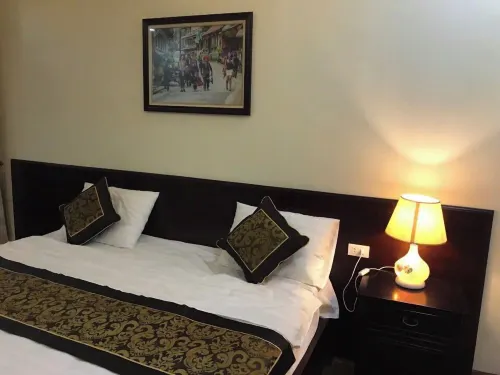 Hòa Bình Hotel LC - by BAY LUXURY - 2-Star