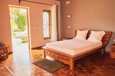 Andasibe Sifaka Lodge Hotels near Vakôna Lemur Island