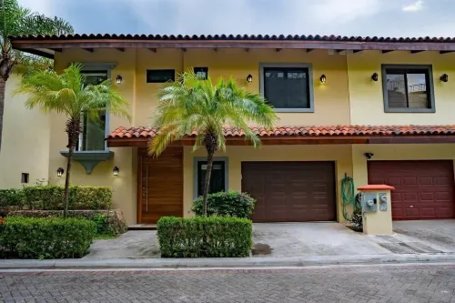 Stylish Villa with Brand-New Furniture, Panoramic Ocean Views, and Infinity Swimming Pool & Hot Tub Hotels in Las Catalinas