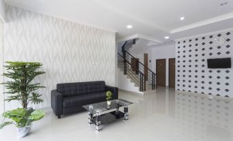 RedDoorz Plus @ Boulevard Residence BSD
