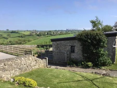 Vale of Glamorgan - Cottage - Sleeps 4 - Parking