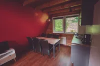Cottage with Garden, Near Fishing Pond فنادق في Enter