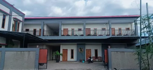 Lembunai Home Stay Hotels in Batu Cermin