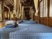 Nha San Ngan Chai Homestay Hôtels à proximité de : Ta Van