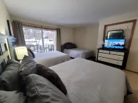 Cozy 2-Bedroom Condo, Stunning Golf Course Views – Perfect for Families & Groups