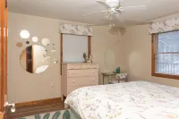 Chalet In West Virginia on the Cacapon River. Sleeps 8