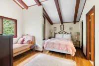 The Chalet, a charming 3-bedroom Chalet located in Gainesville, FL