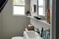 Waterfront coastal cottage charm in delightful Port Royal