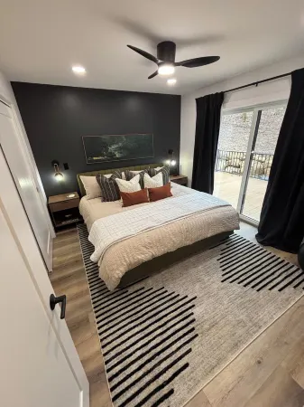 NEW Modern luxury 4-bedroom Aframe with WiFi and HOT TUB in Howard