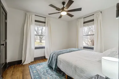 Art Deco 2 Bedroom Home Hotels near Philbrook Museum of Art