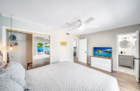 Heated Pool! Close to Beach & Shops!