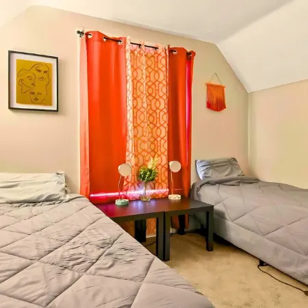 Historic Bungalow: For Groups & Families Sleeps 11
