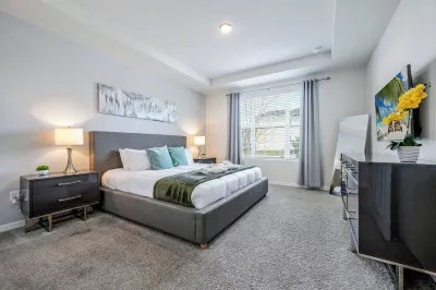 Solara's BEST! New 6 br home! Free pool heat! Hotels near Omni Orlando Resort at ChampionsGate