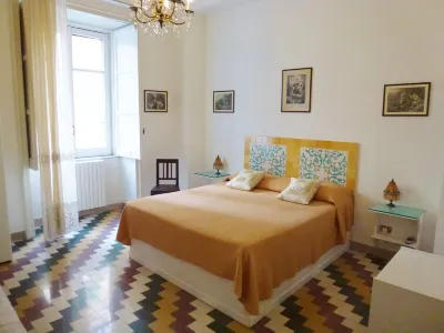 OS-Garden Maison de central charm with large private garden and parking