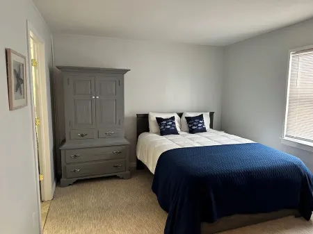 Beautifully Renovated 1st Floor Condo - Walk to Beach - Sleeps up to 8 Отели в г. Бригантин