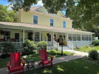 Red Rocker Inn Hotels in Swannanoa
