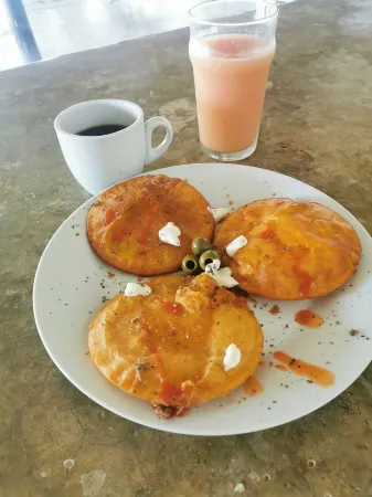 Tata Lolo Отели в г. Толу