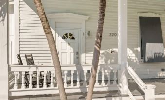 Mesa House, Uno-Perfect Location