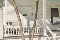 Mesa House, Uno-Perfect Location