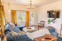 Coyote Creek Ranch + Pool House Near Murphy’s